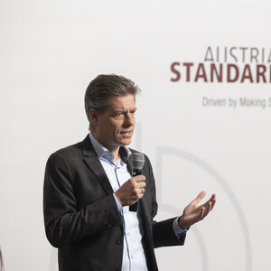 Faktencheck #1 ?Green Law ? neue Bedingungen? Sustainable Finance ? Finanzierung von Immobilien unter der EU-Taxonomie-Verordnung Stefan Rufera | Partner, Advisory | KPMG Austria