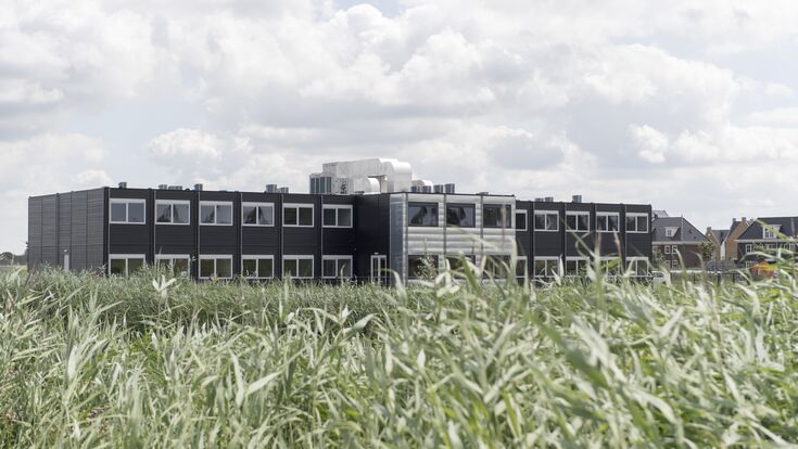 © Adobe Stock Gewerbeimmobilie in Landschaft
