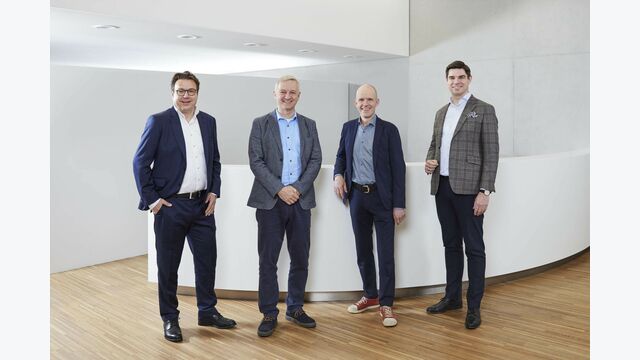 Der Vorstand der Schöck AG und Robotic Eyes GmbH zusammen mit den Geschäftsführern der beamionic gmbh (v. l.): Hubert Fritschi (Geschäftsführer beamionic gmbh), Dr. Wolfgang Walcher (CEO Robotic Eyes GmbH), Dr. Bernhard Reitinger (Technischer Geschäftsführer Robotic Eyes GmbH und Geschäftsführer beamionic gmbh), Mike Bucher (Vorstandsvorsitzender Schöck AG).