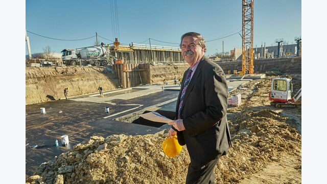 Erich Benischek, Gr?nder und Eigent?mer der Blauen Lagune, setzt seine Vision vom Bauzentrum entschlossen um