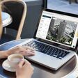 Digitaler Wohnungskauf am Laptop