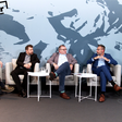 Die Diskussionsrunde mit Klaus Paukovits (Clustermanager Gebäude), Ludwig Fliesser (Clustermanager Automotive), Thomas Pöll (Chefredakteur Solid - Wirtschaft und Technik am Bau), Rudolf Loidl (Chefredakteur Industriemagazin) und WEKA Industriemedien-Geschäftsführerin Beatrice Schmidt (Moderation)