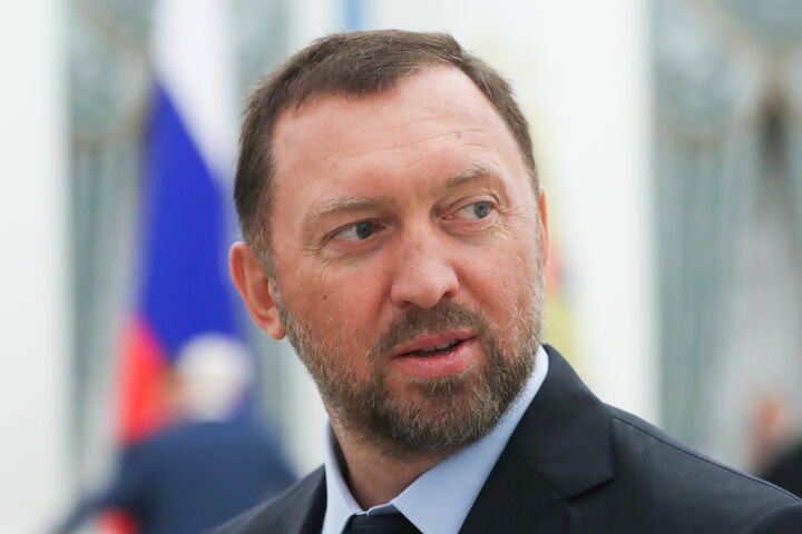 Download von www.picturedesk.com am 10.04.2018 (09:26). MOSCOW, RUSSIA - SEPTEMBER 21, 2017: Rusal President and Management Board Member Oleg Deripaska ahead of a meeting of Russian President Vladimr Putin with Russian businessmen at the Moscow Kremlin. Sergei Savostyanov/TASS - 20170921_PD4610