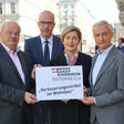 Pressegespräch ARGE Eigenheim in Wien Im Bild v.l. Christian Struber, Herwig Pernsteiner, Michaela Steinacker und Michael Pech Foto: ARGE Eigenheim / Franz Neumayr 16.5.2022 ABDRCUK HONORARFREI