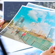 Wien - Spektakul?re Klimapioniergeb?ude: Soulier Real Estate und Moser Wohnbau & Immobilien Wien entwickeln Pier 01 und Pier 05 an der Seestadtpromenade. Die Sieger des Bietverfahrens der Wien 3420 aspern Development AG f?r die beiden Schl?ssel-Baufelder H1 und H5 an der ?aspern urban Waterfront? im Quartier Seeterrassen stellen sich vor. Mit Soulier Real Estate (?Pier 01?) und Moser Wohnbau & Immobilien (?Pier 05?) ziehen neue, spannende Immobilienentwickler in der Seestadt ein, die Gro?es vorhaben: Zwei Hochhausprojekte zum Wohnen und Arbeiten mit insgesamt rund 63.700 m? oberirdischer Bruttogescho?fl?che. H?chste Qualit?tsanspr?che begleiten die Projekte, f?r die erstmals der neue Geb?udestandard der Seestadt, aspern klimafit, angewandt wird.