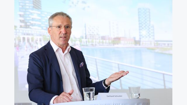 Wien - Spektakul?re Klimapioniergeb?ude: Soulier Real Estate und Moser Wohnbau & Immobilien Wien entwickeln Pier 01 und Pier 05 an der Seestadtpromenade. Die Sieger des Bietverfahrens der Wien 3420 aspern Development AG f?r die beiden Schl?ssel-Baufelder H1 und H5 an der ?aspern urban Waterfront? im Quartier Seeterrassen stellen sich vor. Mit Soulier Real Estate (?Pier 01?) und Moser Wohnbau & Immobilien (?Pier 05?) ziehen neue, spannende Immobilienentwickler in der Seestadt ein, die Gro?es vorhaben: Zwei Hochhausprojekte zum Wohnen und Arbeiten mit insgesamt rund 63.700 m? oberirdischer Bruttogescho?fl?che. H?chste Qualit?tsanspr?che begleiten die Projekte, f?r die erstmals der neue Geb?udestandard der Seestadt, aspern klimafit, angewandt wird.