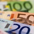 Viele verschiedene Euro Geldscheine. Symbolfoto für Reichtum und Geldanlage.