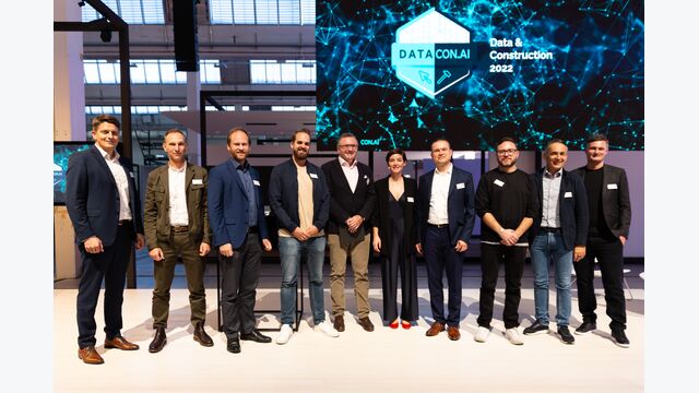 Thomas Ölz (Zumtobel Group), Philipp Dohmen (Amberg Group), Gerhard Höfinger, Marco Xaver Bornschlegl (beide STRABAG), Thomas Pöll (SOLID – Wirtschaft und Technik am Bau), Stephanie Hollenstein (Rhomberg Bau), Uwe Schönfelder (Goldbeck), Brian Ringley (Boston Dynamics), Hubert Rhomberg und Manuel Eugster (beide Rhomberg Bau). Online dabei (nicht am Bild): Sarah Buchner (Trunk Tools) und Jan-Hendrik Goldbeck (Goldbeck)