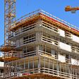 neubau, holzgerüst, baustelle, wohnbau, baugerüst, wohnraum, gerüstbau, gerüst, absturzsicherung, hilfskonstruktion, holzkonstruktion, arbeitsgerüst, holzbretter, dielen, holzdielen, bretter, bohlen, holzbohlen, montagetechnik, hochbau, baufeld, baugewerbe, bauindustrie, schwerindustrie, architektur, bauvorhaben, bauverfahren, beton, stahlbeton, stahlbetonbau, fenster, fassade, fertigteile, beton-fertigteile, betonwände, balkonbau, holzbrüstung, ersatzbrüstung, balkone, stahlträger, immobilie, wohnbauprojekt, neubauprojekt, bauträger, bauunternehmen, bauprojekt, krane, turmkran, kranturm