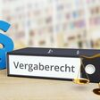 vergaberecht, vergabe, recht, ordner, unterlagen, anwalt, paragraf, waage, aktenordner, schreibtisch, akte, gesetz, ausschreibung, justiz, symbol, büro, justitia, beschriftung, text, wort, keine personen, drinnen, aufsicht, niemand, hell, raum für text, schild