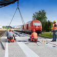 ÖBB Bauarbeiten  Zug Bauarbeiter Schiene