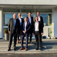 V.l.n.r.: Karl Steinmayr, CFO Habau Group; Edgar Endres, Geschäftsführer Schick Group; Markus Schmitt, Kaufmännischer Leiter Schick Group; Hubert Wetschnig, CEO Habau Group; Anton Schick, Anteilseigner und Geschäftsführer Schick Group; Stefan Falkenberg, Geschäftsführer Schick Group.