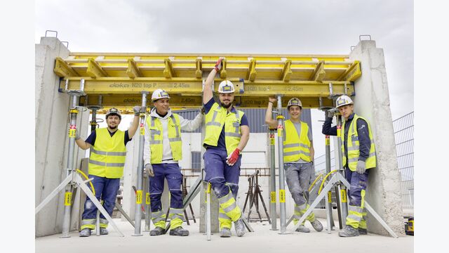 Porr Baustelle Lehrlinge vor Gerüst