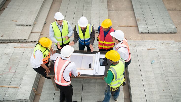 © Wosunan - stock.adobe.com Construction engineers, architects, and foremen form a group. Participate in a meeting to plan new construction projects.