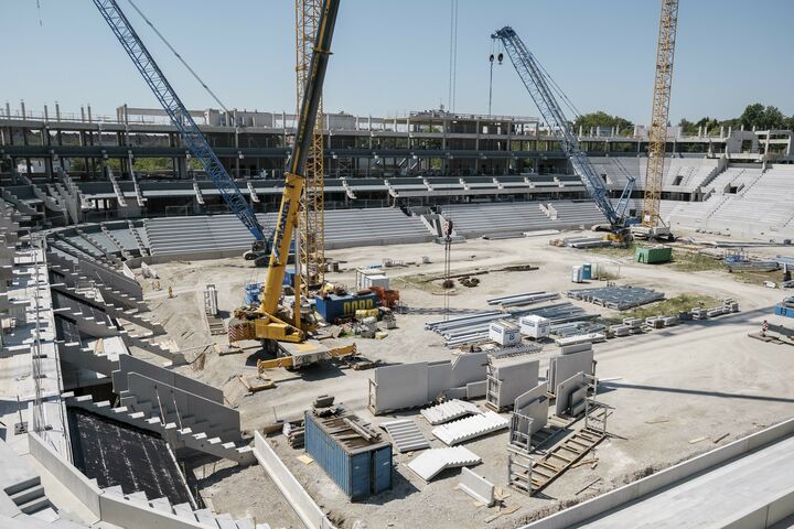 Linz Stadion beim Bau innen