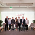 Baustammtisch zur Gebäudehülle bei Austrian Standards. V.li.n.re: Thomas Pöll (Chefredakteur SOLID – Wirtschaft und Technik am Bau und www.solidbau.at), Sandro Oswald (Stadtklimatologe, GeoSphere Austria), Markus Atzwanger (Teamleiter Systementwicklung, Swisspearl Österreich GmbH / Komitee 206), Doris Österreicher (Privatdozentin, Institut für Raumplanung, Umweltplanung und Bodenordnung, Universität für Bodenkultur Wien, und Partnerin bei Treberspurg & Partner Architekten), Engelbert Schrempf (GF der Holzbau Austria und Landesinnungsmeister Stv. Holzbau Steiermark), Marc Höhne (GF Delta Projektconsult GmbH, Mitglied Präsidium ÖGNI), Werner Linhart, (gerichtlich beeideter Sachverständiger / Komitee 206 und 214)