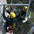 ABD0120_20230516 - INNSBRUCK - ?STERREICH: ++ HANDOUT ++ ZU APA0204 VOM 16.5.2023 - Auf der Tiroler Europabr?cke der Brennerautobahn (A13) sind am Dienstag, 16. Mai 2023 acht Mikrowindturbinen in Betrieb genommen worden. Die Turbinen, die auf den Br?ckenpfeilern montiert wurden, sollen pro Jahr rund 5.000 kWh produzieren und mit der gewonnenen Energie die Mautstation in Patsch versorgen. Im Bild: Montagearbeiten, aufgenommen am 12. November 2022 auf der Europabr?cke der Brennerautobahn in Tirol. - FOTO: APA/ASFINAG/ALPSOLUT PICTURES/JOHANNES MAIR - ++ WIR WEISEN AUSDR?CKLICH DARAUF HIN, DASS EINE VERWENDUNG DES BILDES AUS MEDIEN- UND/ODER URHEBERRECHTLICHEN GR?NDEN AUSSCHLIESSLICH IM ZUSAMMENHANG MIT DEM ANGEF?HRTEN ZWECK UND REDAKTIONELL ERFOLGEN DARF - VOLLST?NDIGE COPYRIGHTNENNUNG VERPFLICHTEND ++