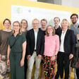 Das erweiterte Team des Forschungsprojekts ZxB (Zinshaus x Baugruppe) v.l.n.r.: Markus Rumelhart (Bezirksvorstehung Mariahilf), Monika Gru?mann (baukult ZT GmbH), Beatrix Vogler-Kautz (inigbw - Initiative Gemeinsam Bauen und Wohnen), Petra Hendrich (realitylab), Bernd Vogl (Klima- und Energiefonds), Regina Lettner (baukult ZT GmbH), Sonja Stepanek (inigbw), Gerhard Hofer (e7 energy innovation & engineering), Erika Kindermann (Infina), Micha Schober (realitylab), Constance Weiser (inigbw)