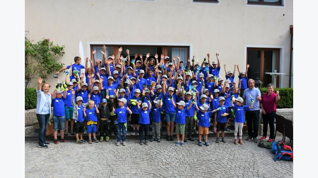 Gruppe von Kindern beim Kinderbautag