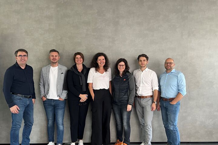 Personen im Bild v.l.n.r.: Anton Rieder (RIEDERBAU), Nino Ivic (SCALE), Renate Scheidenberger (SCA), Grassauer Simone (SCALE), Sylvia Knoll (RIEDERBAU), Röder Lukas (SCALE), Hagmann Elmar (Sedlak)