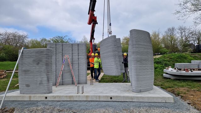 Auf der Baustelle werden die Druckteile montiert