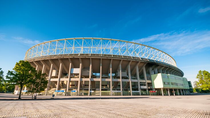 © unclepodger - stock.adobe.com VIENNA, AUSTRIA - JUNE 05, 2017: The outside of Ernst Happel Stadium on blue sky background