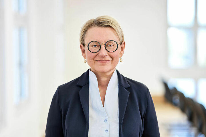 portrait, porträt, Blazer, Blonde, Coat, Face, Hair, Happy, Head, Jacket, Person, Smile