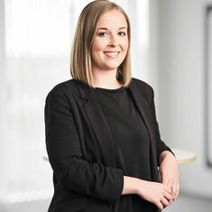 Katharina Huber, MA ist Senior Consultant bei der ICON Wirtschaftstreuhand GmbH. Ihr Schwerpunkt liegt in der Wirtschaftsprüfung sowie in der steuerlichen Beratung nationaler Sachverhalte.