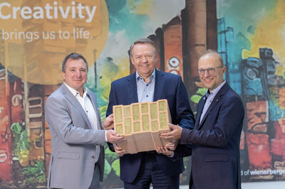 (v.l.n.r.): Wolfgang Hribernik (NEFI-Verbundkoordinator/AIT), Johann Marchner und Bernd Vogl (Geschäftsführer Klima-und Energiefonds) beim Start des Projektes „Green Bricks“.