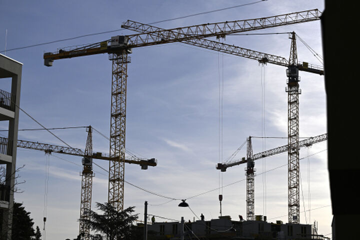 ABD0032_20240227 - WIEN - ?STERREICH: ++ THEMENBILD ++ ZU APA0079 VOM 27.2.2024 - Eine Baustelle f?r Wohnh?user in Wien Donaustadt, aufgenommen am Dienstag, 27. Februar 2024 in Wien. Die Bundesregierung pr?sentiert heute Mittag ihr Wohnpaket. - FOTO: APA/HARALD SCHNEIDER