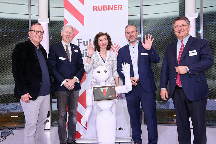 Karl-Heinz Land (KI-Experte, Neuland), Wolfgang Zankl (Institut für Zivilrecht der Universität Wien), Isabella Stickler (Alpenland), Gerald Schönthaler (Rubner), Karl-Heinz Strauss (Porr) (v.l.n.r.). Rubner Holzbau - Future Night, 21.03.2024, Wien