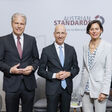 Valerie H?llinger, CEO & Managing Director Austrian Standards, Anton Ofner, Pr?sident Austrian Standards International, Bundesminister Martin Kocher, ?BB Infrastruktur AG-Vorst?ndin Silvia Angelo, PORR-CEO Karl-Heinz Strauss (v.l.n.r.)