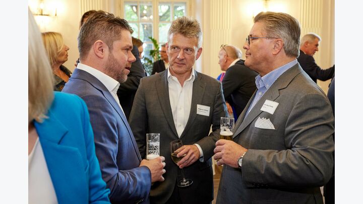 Strabag-CEO Klemens Haselsteiner, Umdasch Group-Chef Wolfgang Litzlbauer und der Porr-Vorstandvorsitzende Karl-Heinz Strauss gehörten zu den geladenen und gekommenen Gästen.