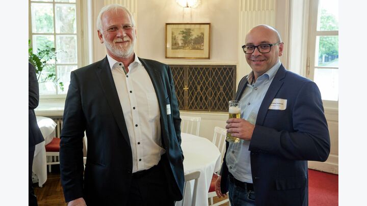 Peri-Österreich-Chef Peter Radl mit Clemens Neubauer (Porr Design and Engineering)