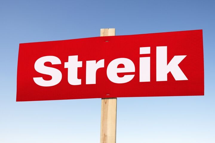 Streik der Belegschaft droht, Schild