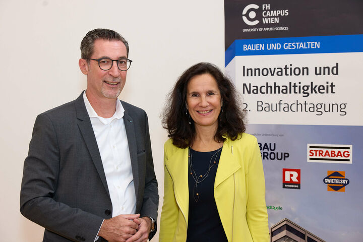 Claudia Link, Departmentleiterin Bauen und Gestalten der FH Campus Wien und Martin Stopfer, Leiter Bauherrnmanagement der FH Campus Wien