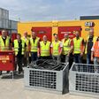 Mannschaft vor Batteriespeicher