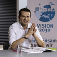 Pascher am Tisch