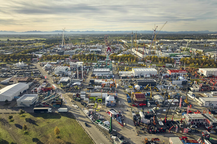 Ausstellungsbereich, Gel?nde, Cumuluspresseseitenasset, Freigel?nde, MUNICH 2022, bauma, outdoor area, Building, City, Cityscape, Construction, Outdoors, Road, Truck, Urban, Water, Waterfront