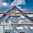 fassade, sanierung, wdvs, baustelle, fenster, malerarbeiten, gerüst, architektur, giebel, reinigung, schatten, dämmung, fassadensanierung, enev, gerüststangen, gerüstbau, gebäudecheck