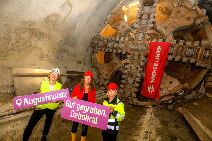 Strin. Sima: ?Tunnelbohrmaschine Debohra" am Augustinplatz