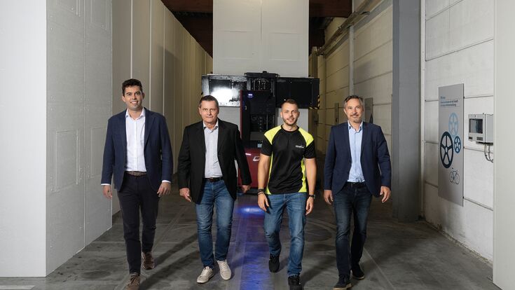 Von links: Maximilian Schmid, Gerald Kropshofer, Christoph Pröbstl, Leitung Operations & EPS-Werke Österreich und Robert Novak 
im EPS-Werk in Pinkafeld.