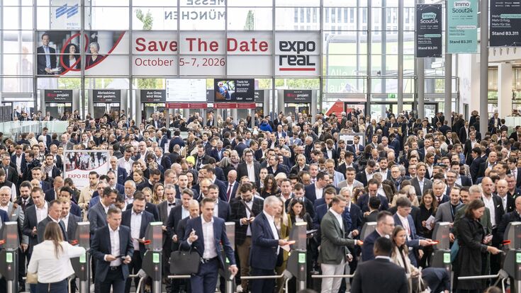 2025, Besucherandrang, Drehkreuz, EXPO REAL 2025, Eingang West, Eingangshalle, Einlass, Immobilien, Immobilienbranche, Immobilienwirtschaft, Internationale Fachmesse, Internationale Plattform, Investition, Marketing, Messe Muenchen, Messegelände München, Muenchen, Oktober 2025, Presse, Tag 1, Thomas Plettenberg, Ticket