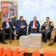 Bmstr. DI Anton Rieder (Rieder Bau GmbH & Co KG), Dir. Mag. Robert Oberleitner (GF Neue Heimat), Abgeordneter zum Nationalrat Josef Muchitsch, Bmstr. Ing. Norbert Hartl (Präs. der BAUAkademie BWZ OÖ), Landesrat Markus Achleitner, Bmstr. Ing. Wolfgang Holzhaider (Landesinnungsmeister Bau OÖ)