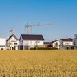Germany, Baden-Wuerttemberg, Ulm, Lehr, modern one-family houses, cranes