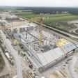Der Trinkwasserbehälter Neusiedl am Steinfeld südlich von Wien wird bis 2028 um zwei neue Kammern erweitert, weitere folgen ab 2029. Nach Fertigstellung fasst das Bauwerk rund eine Milliarde Liter Trinkwasser, der gesamte Stephansdom würde in das Becken hineinpassen.