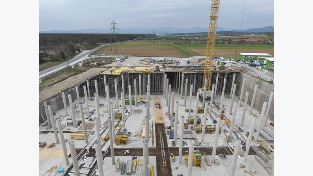 Bauherr ist die Stadt Wien über die MA 31, Wiener Wasser. Ausführende Baufirma ist die Gebrüder Haider & Co Hoch- und Tiefbau GmbH, die schalungstechnische Lösung kommt aus einer Hand von Doka.