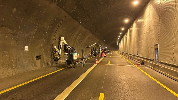 Drei fischer Baubots bohrten im Engelbergtunnel über 9.000 Löcher in Beton – vollautomatisch und punktgenau.