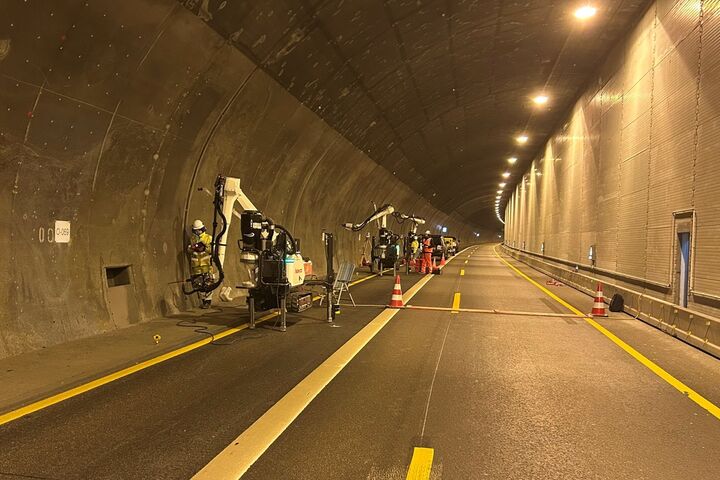 Drei fischer Baubots bohrten im Engelbergtunnel über 9.000 Löcher in Beton – vollautomatisch und punktgenau.