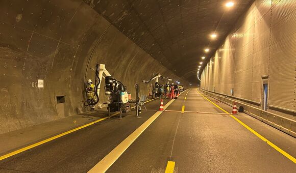 Drei fischer Baubots bohrten im Engelbergtunnel über 9.000 Löcher in Beton – vollautomatisch und punktgenau.
